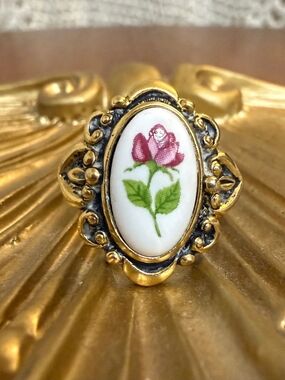 Vintage Avon Victorian Rose Ring